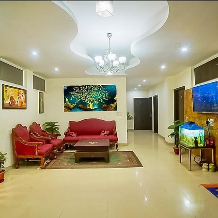 Happy Inn - Near Saket Metro Ню Делхи Екстериор снимка