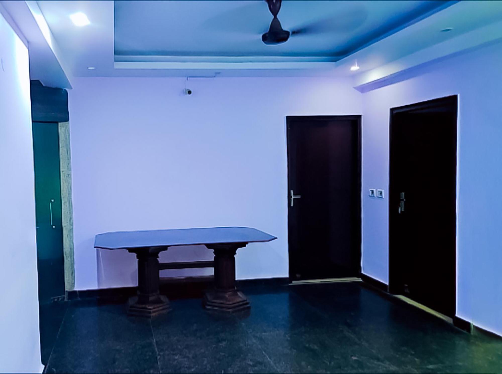 Happy Inn - Near Saket Metro Ню Делхи Екстериор снимка