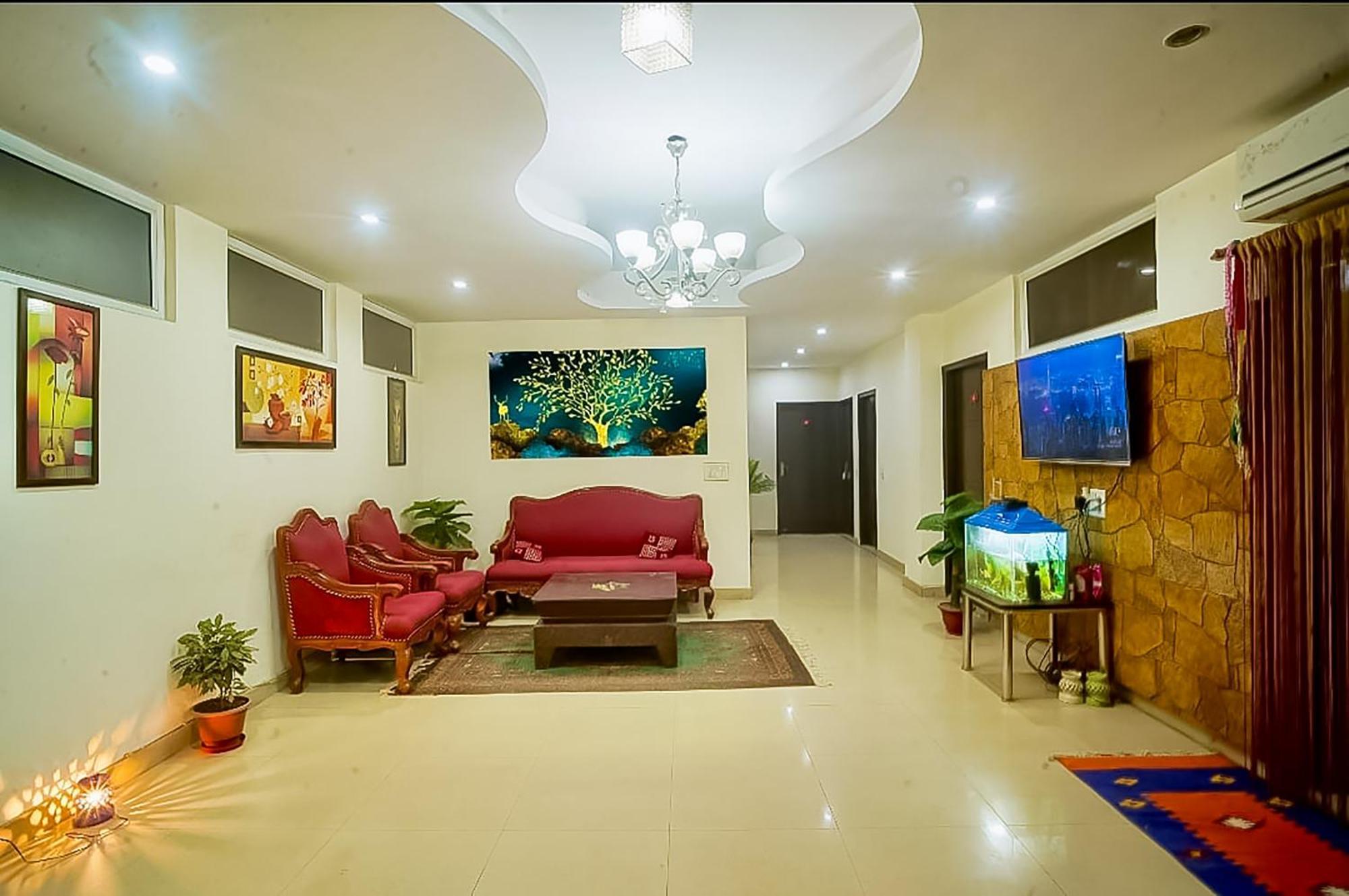 Happy Inn - Near Saket Metro Ню Делхи Екстериор снимка